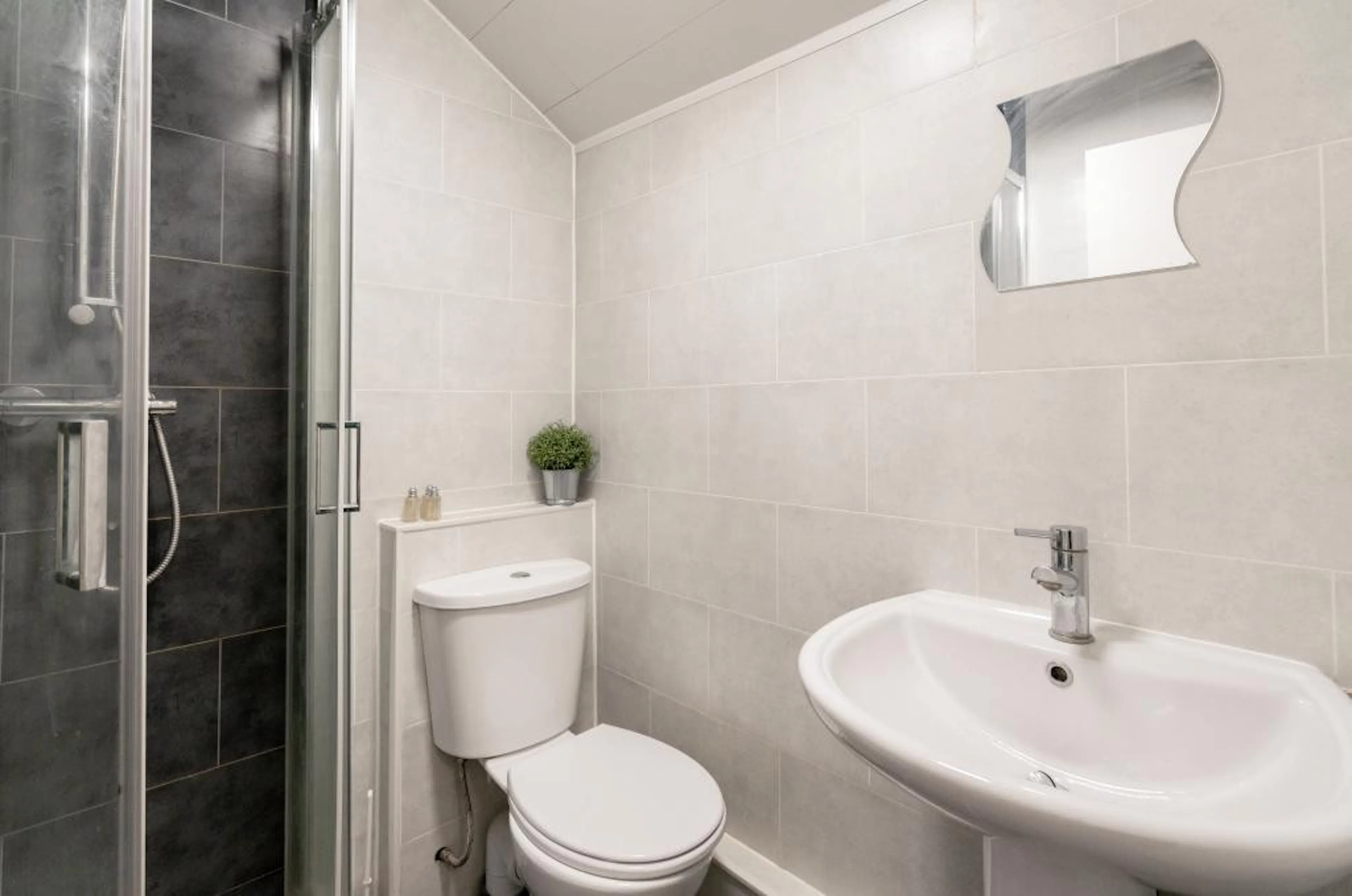 BATHROOM BATHROOM 4