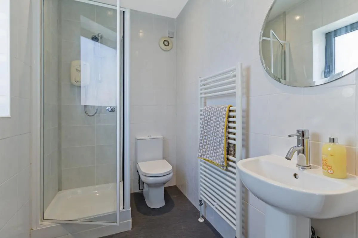 Four Bedroom BATHROOM