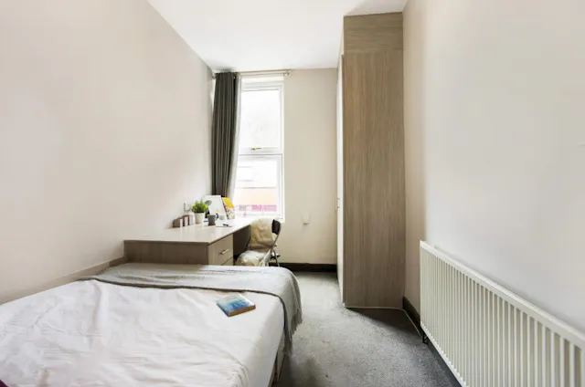 Four Bed Apartment room image 1