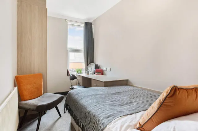 Four Bed Apartment room image 2
