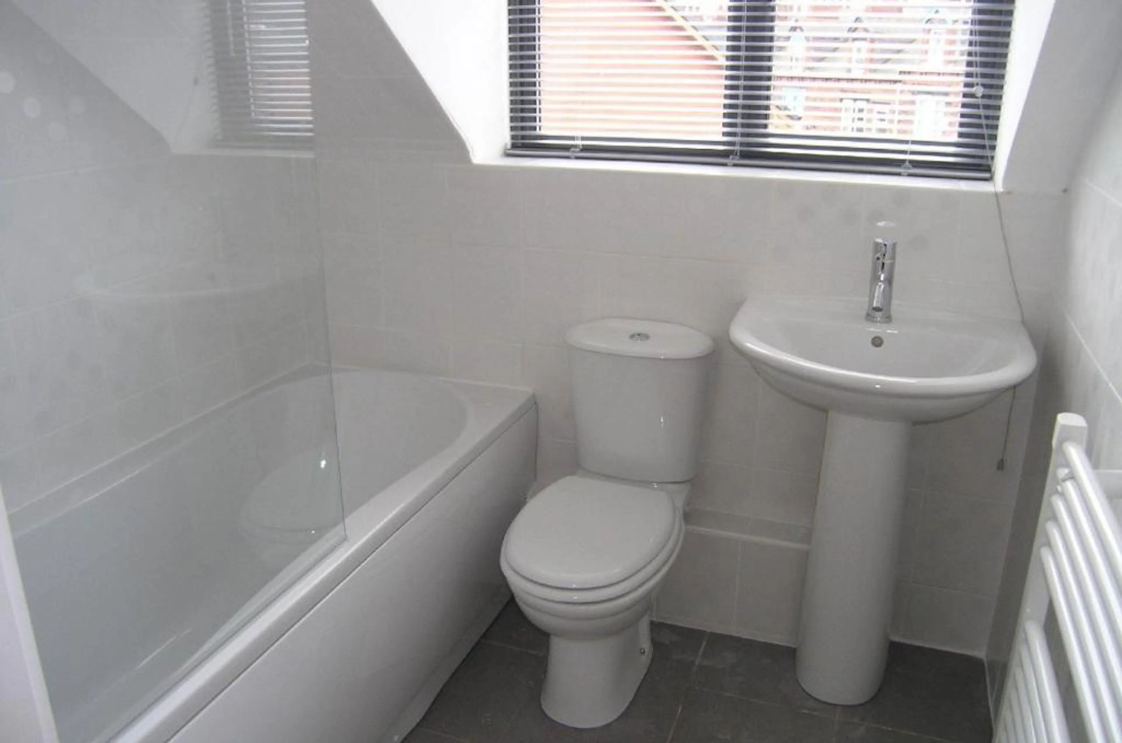 Four Bed Apartment BATHROOM 4