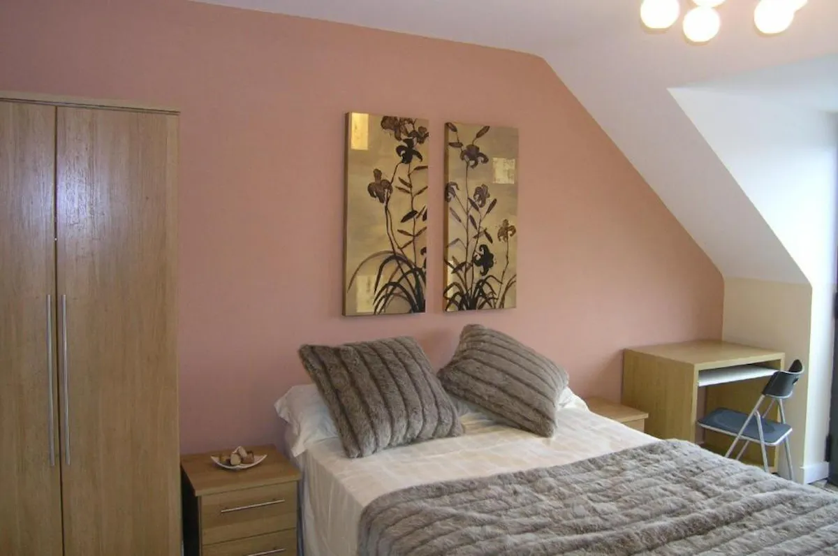 ROOM ROOM