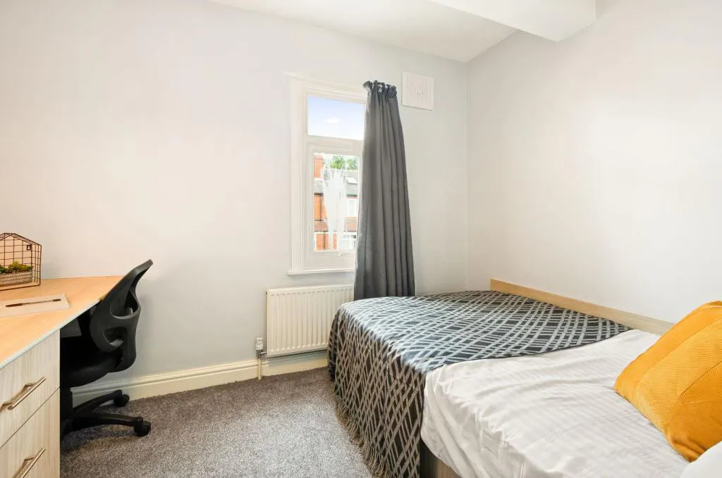 ROOM ROOM 1