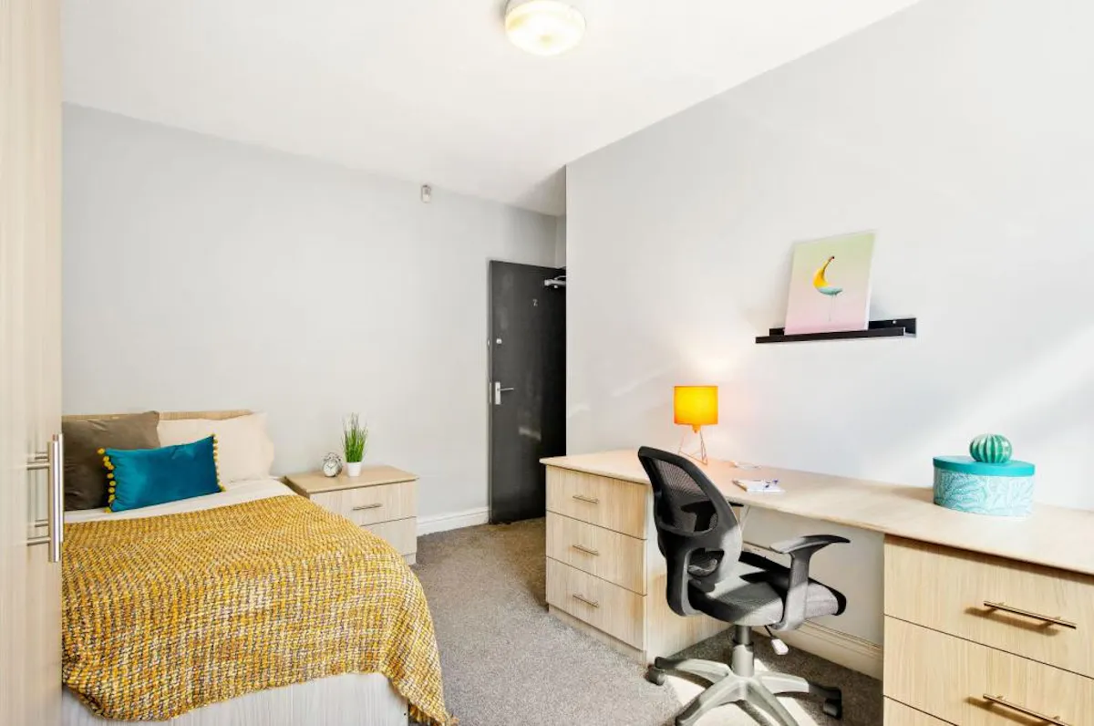 ROOM ROOM