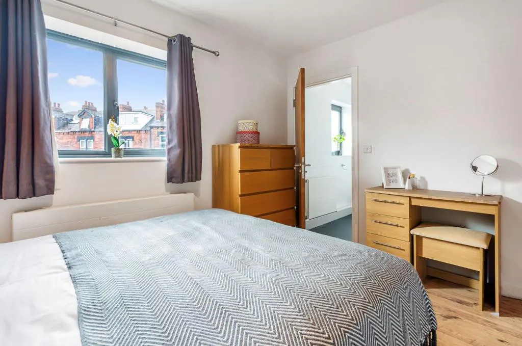 ROOM ROOM 1