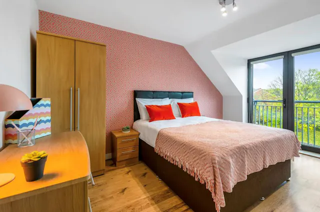 Four Bed Apartment room image 1