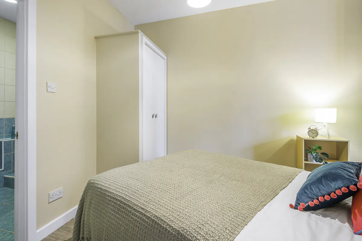 ROOM ROOM