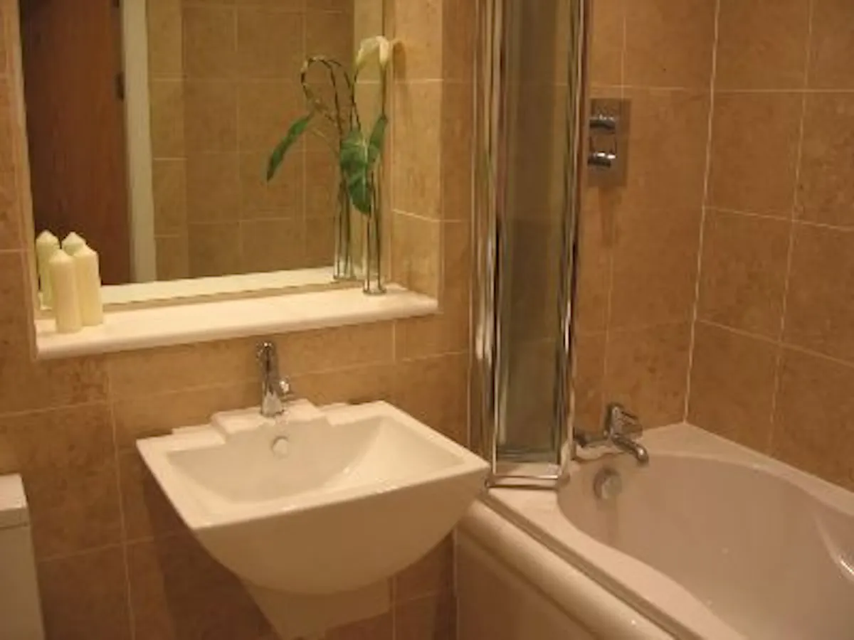 BATHROOM BATHROOM
