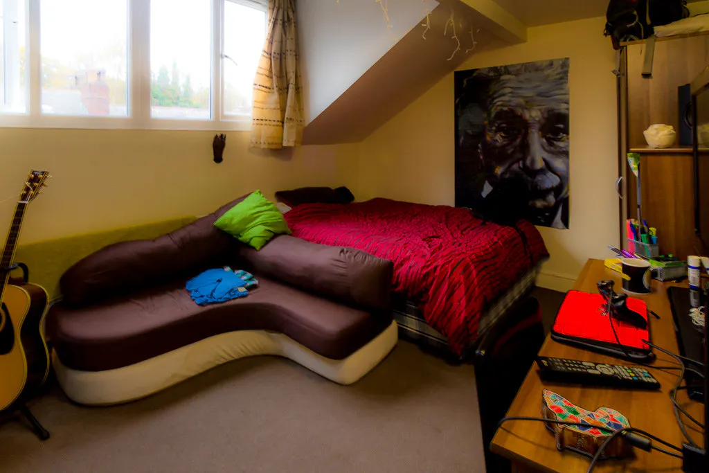 ROOM ROOM 1