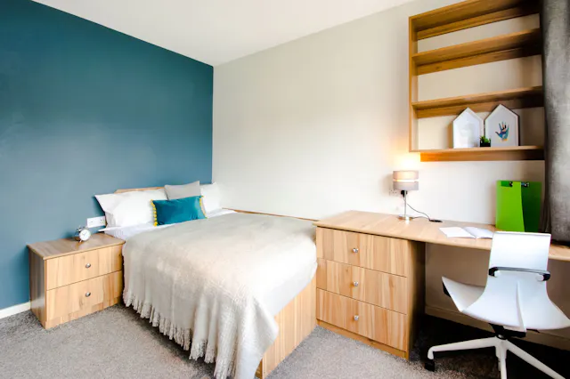 Four Bed Apartment room image 2