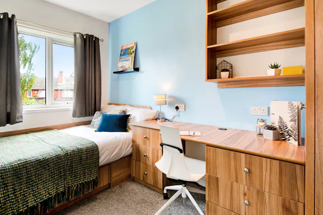 Four Bed Apartment room image 1