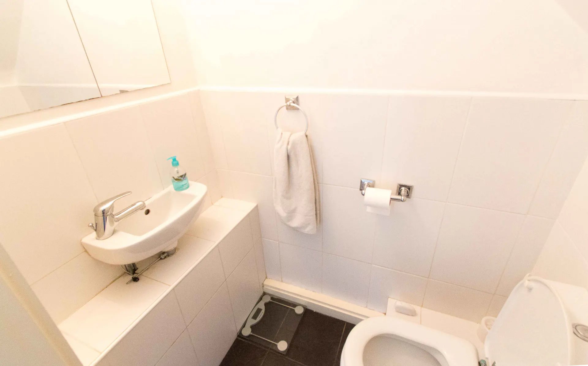 BATHROOM BATHROOM 4