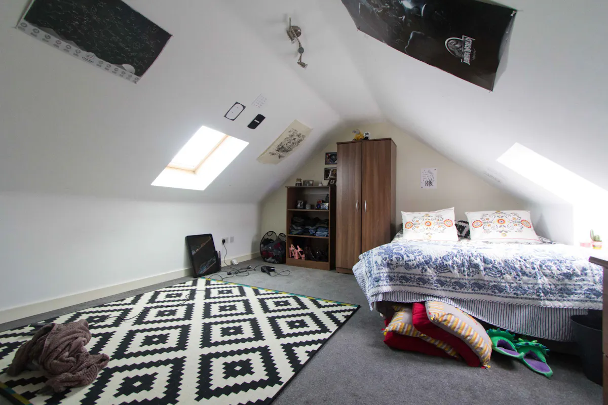 ROOM ROOM
