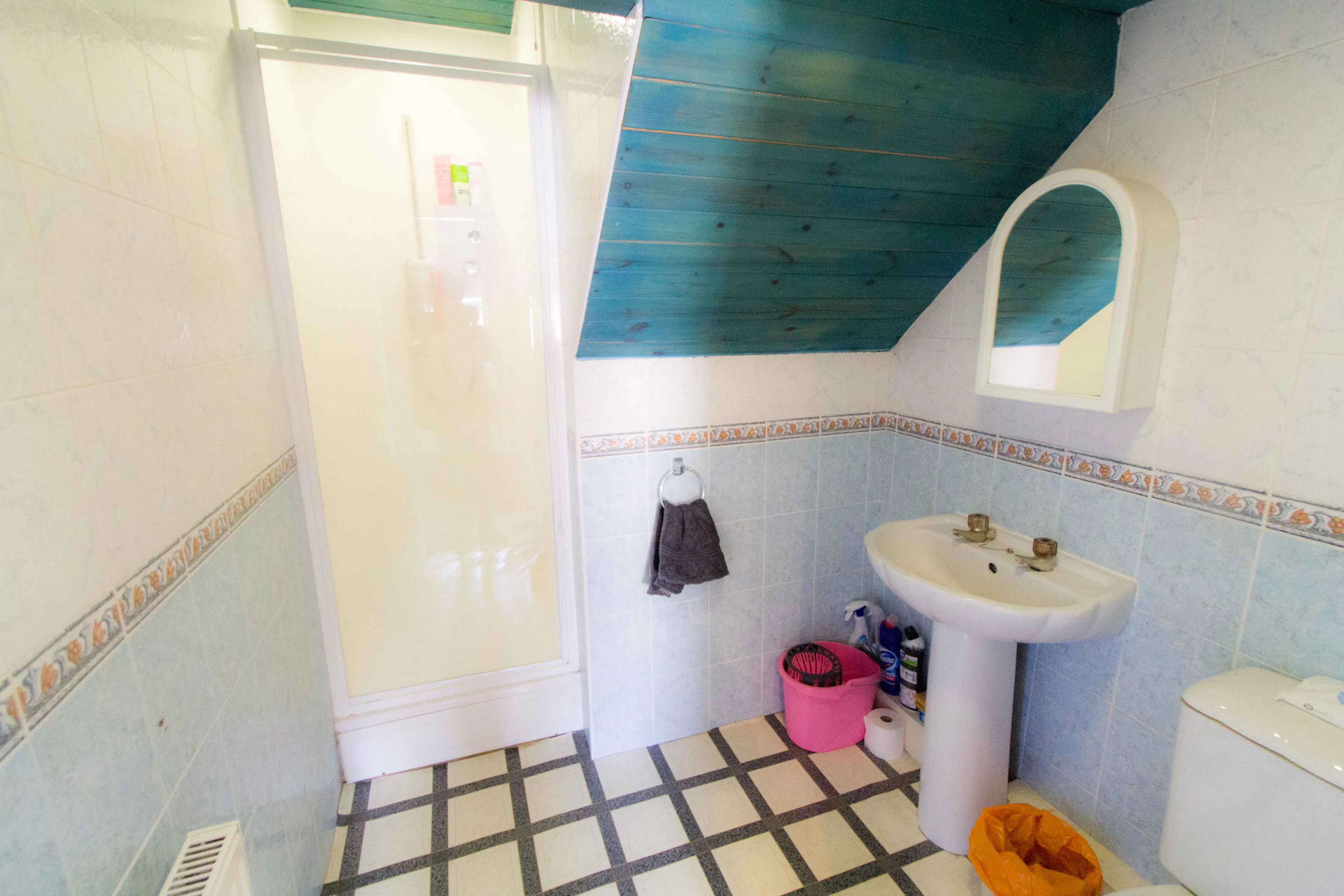 BATHROOM BATHROOM 4