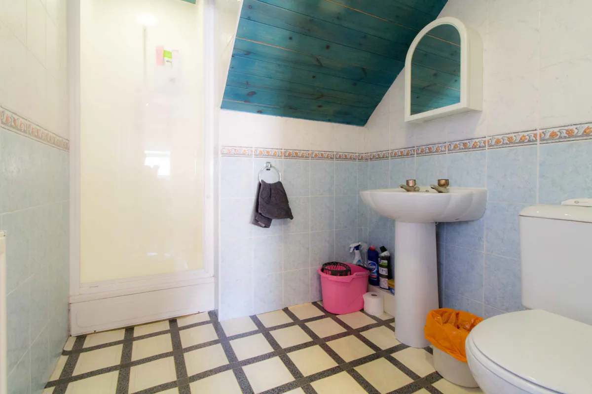 BATHROOM BATHROOM