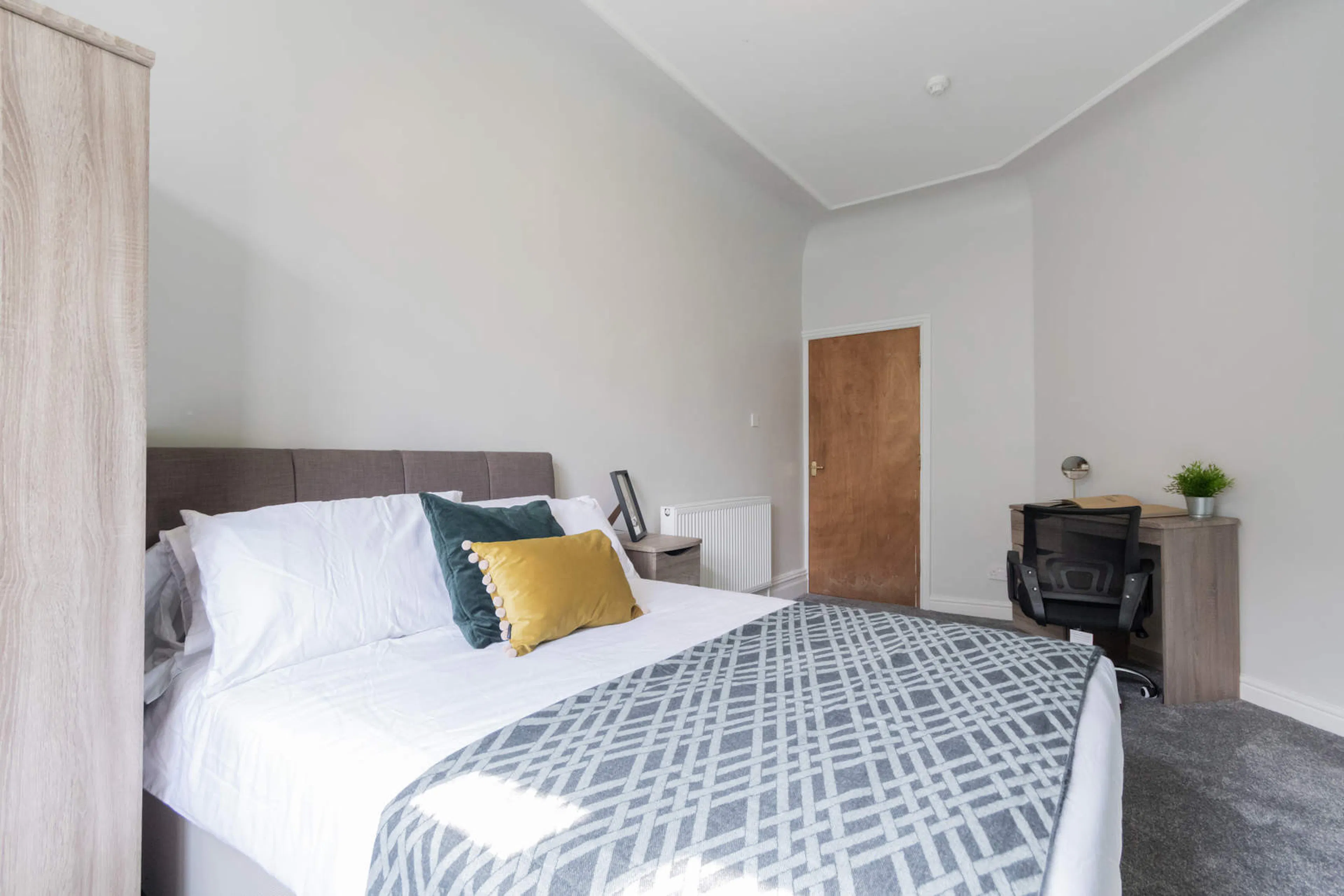 ROOM ROOM 1