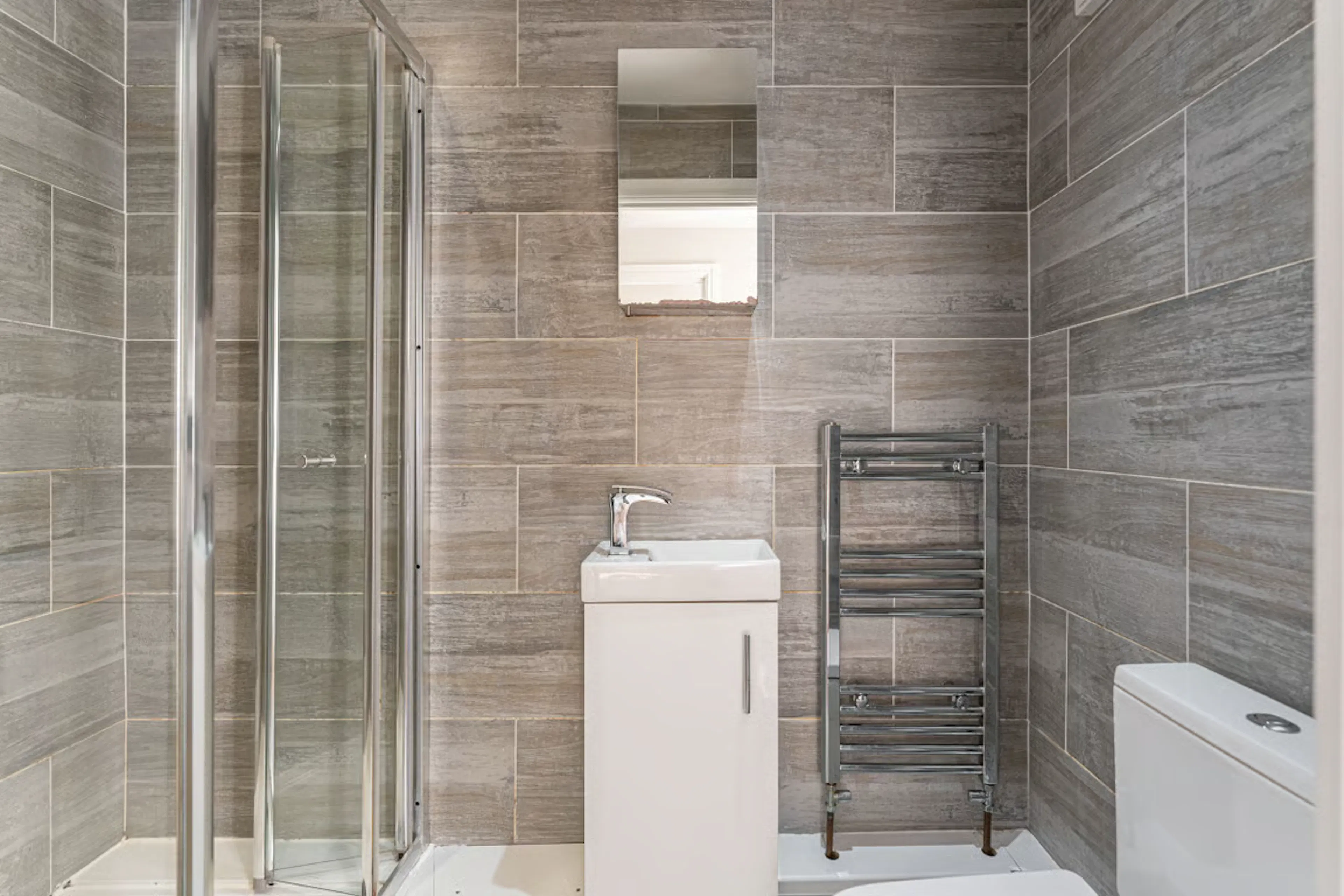 6 Bedroom Apartment BATHROOM 4