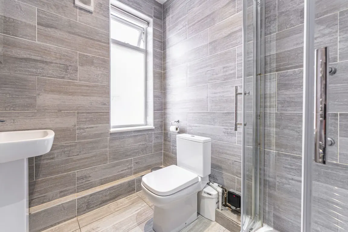 6 Bedroom Apartment BATHROOM 3