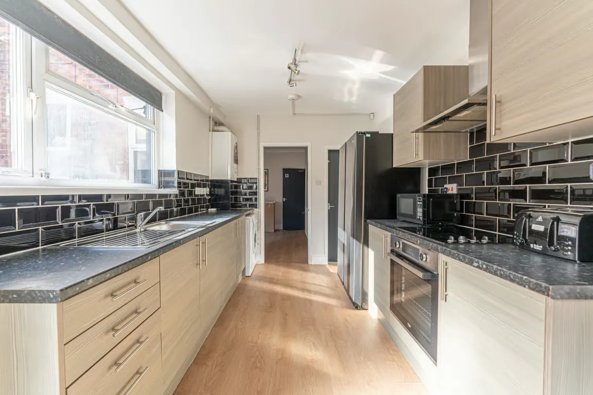 6 Bedroom Apartment KITCHEN 2