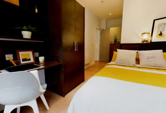 Gold One Bed Flat room image 1