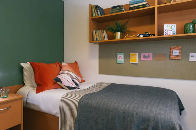 Classic Shared Apartment room image 1