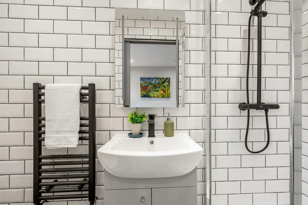 BATHROOM BATHROOM