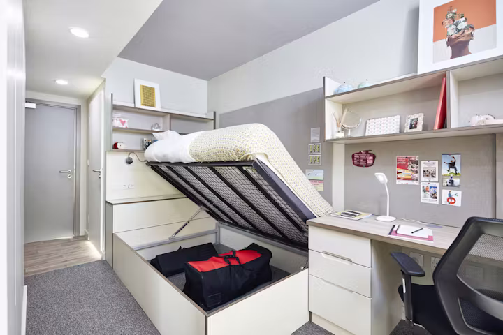 liv-sheffield-sheffield-Bronze En-Suite-1