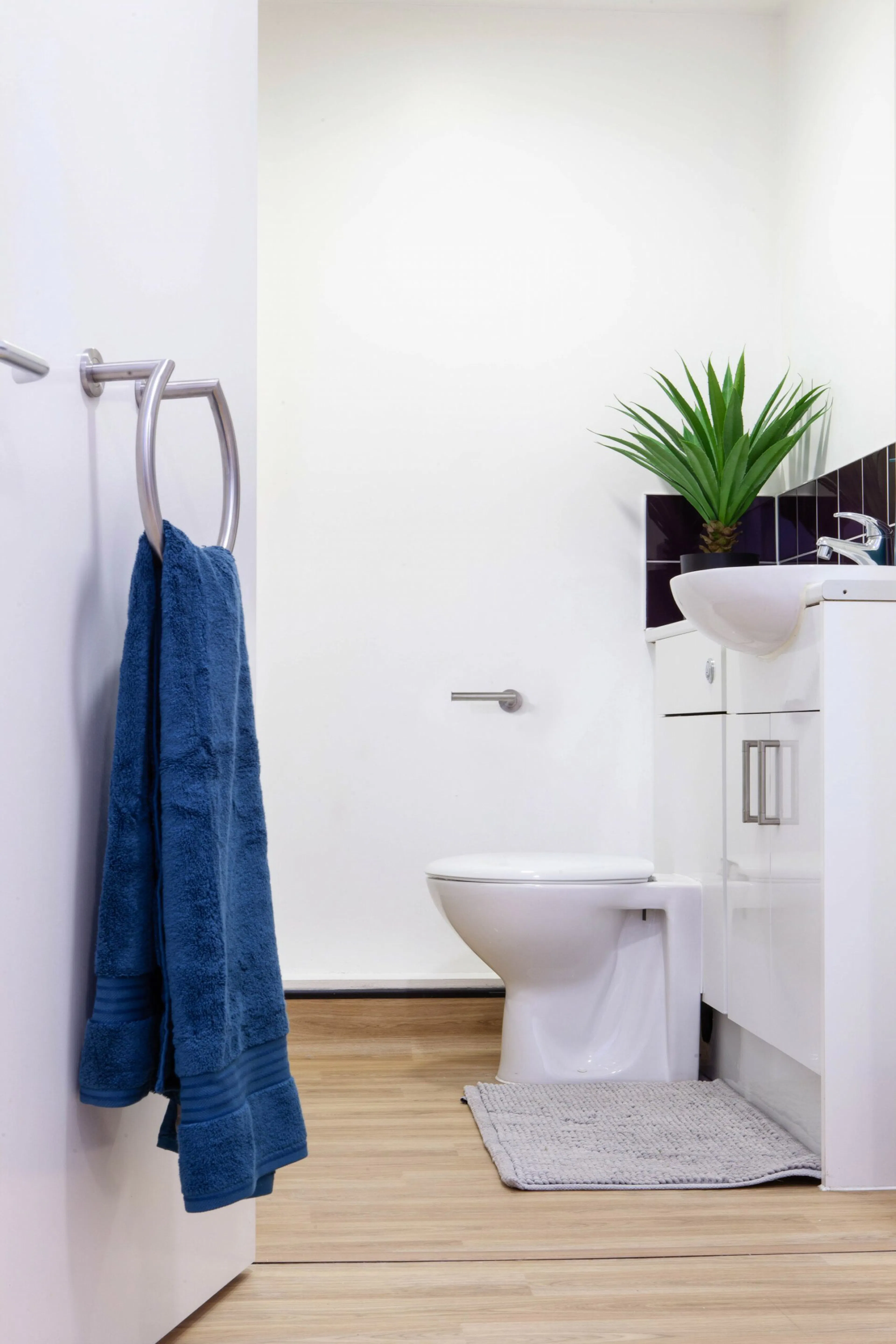 Silver Studio BATHROOM 3
