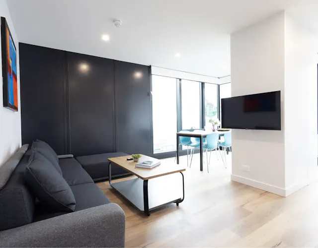 7 Bedroom Apartment Gold room image 1
