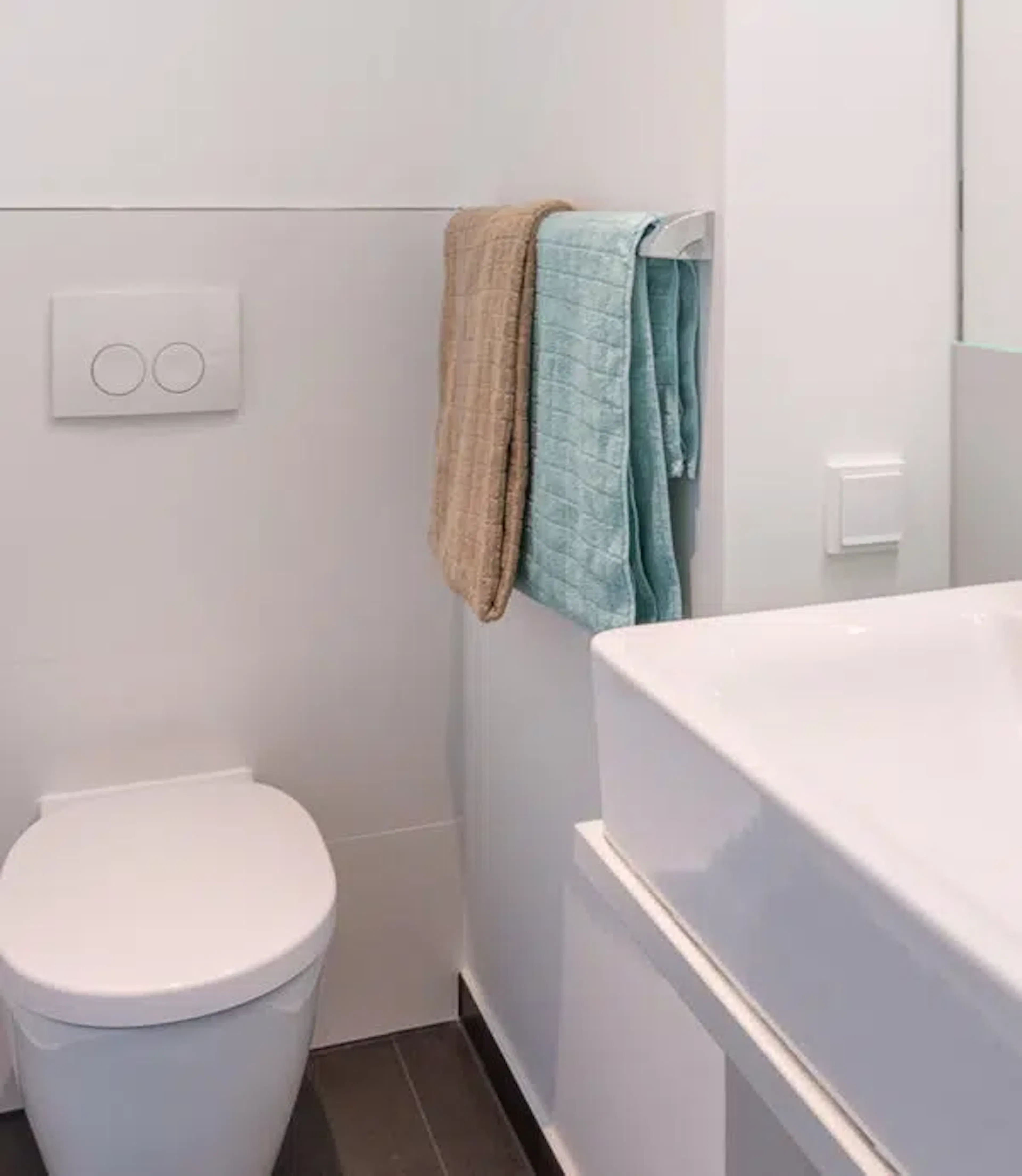 Single Studio BATHROOM 2