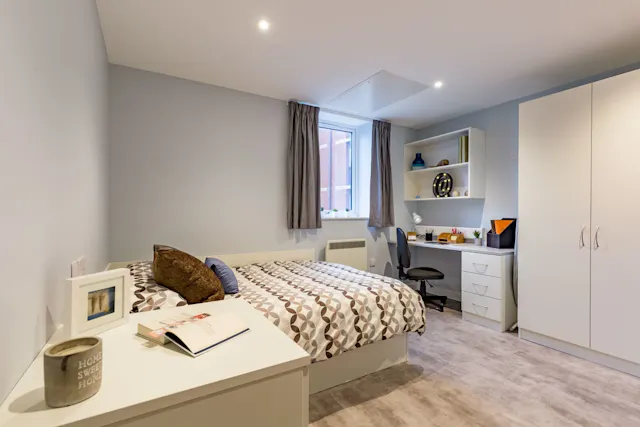7 Bed Premium Studio room image 1