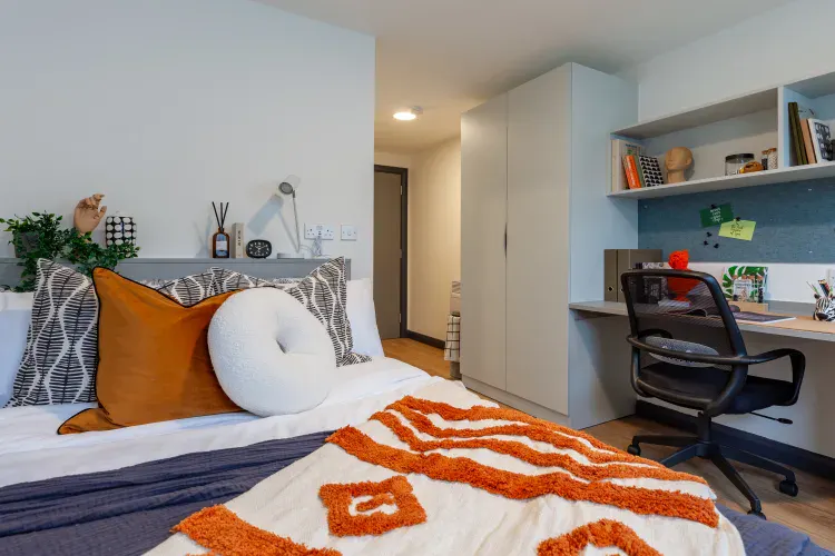 7 & 8 Bed En Suite ROOM