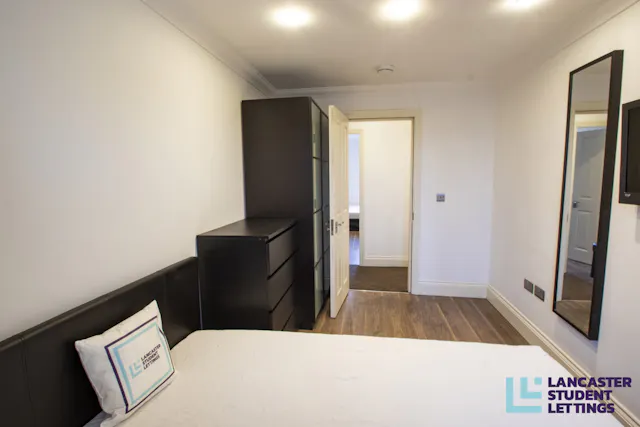 7 Bedroom Apartment room image 4