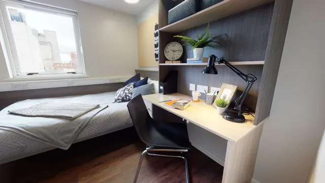 Silver En Suite room image 7
