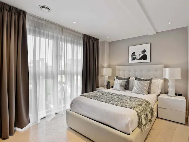 One room in 3 bedroom apartment room image 1