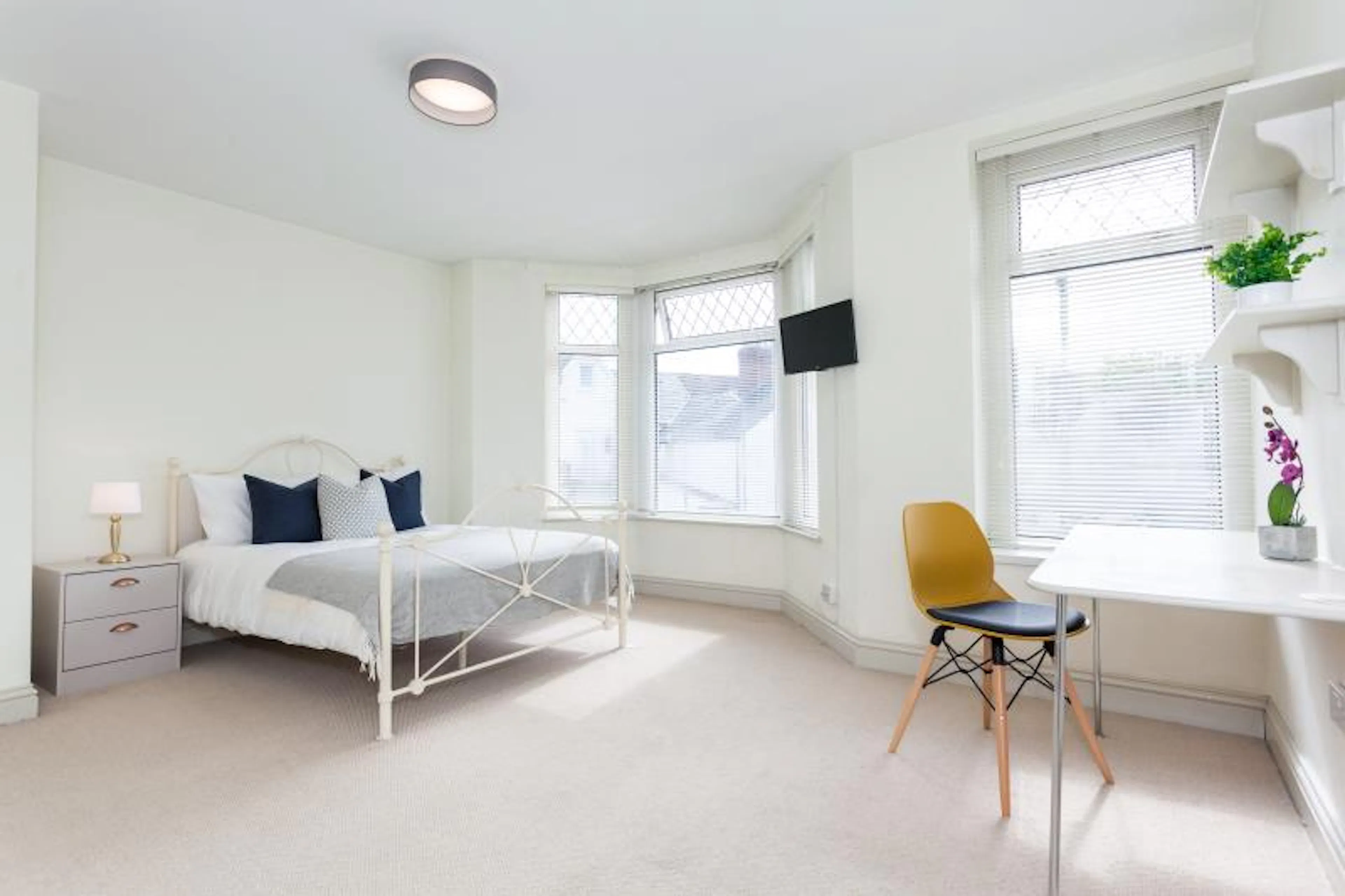ROOM ROOM 1