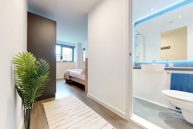 Silver Ensuite Upper Level room image 1