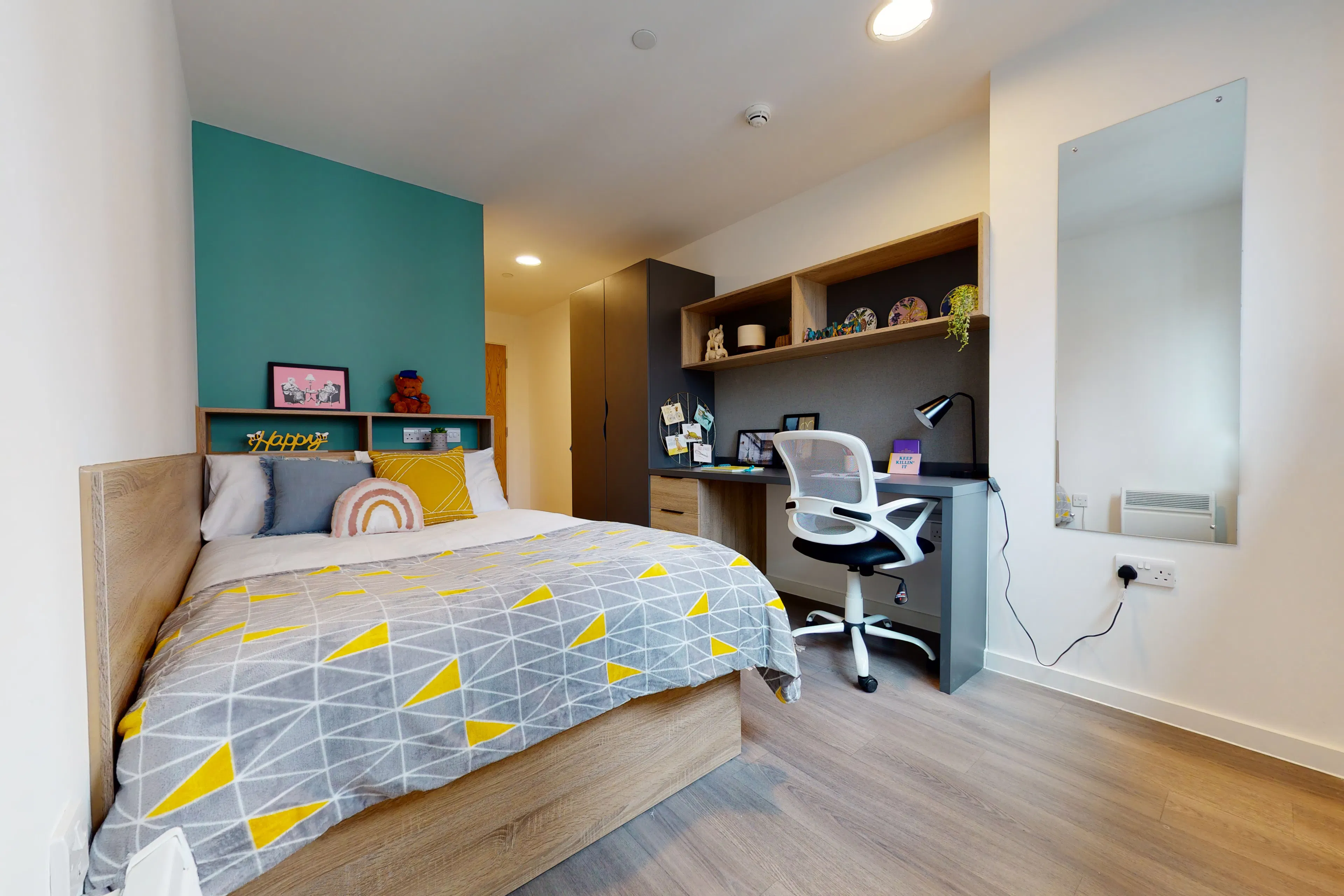 Gold Ensuite Mid-Level ROOM 3
