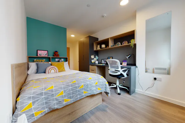 Gold Ensuite Mid-Level room image 1