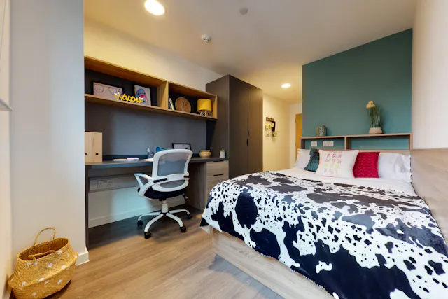 Bronze Ensuite Mid Level room image 1