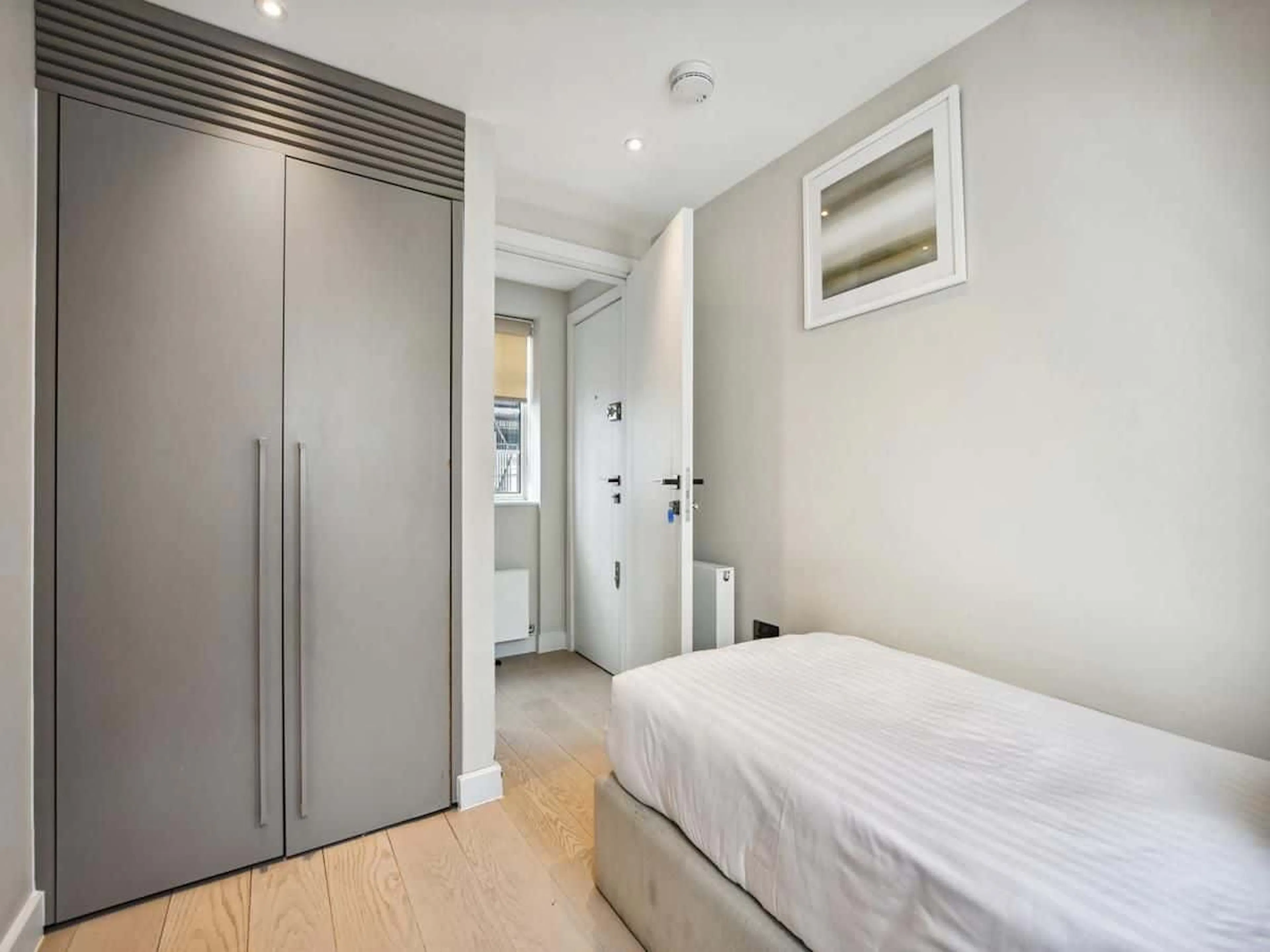 One room in 3 bedroom apartment ROOM 2
