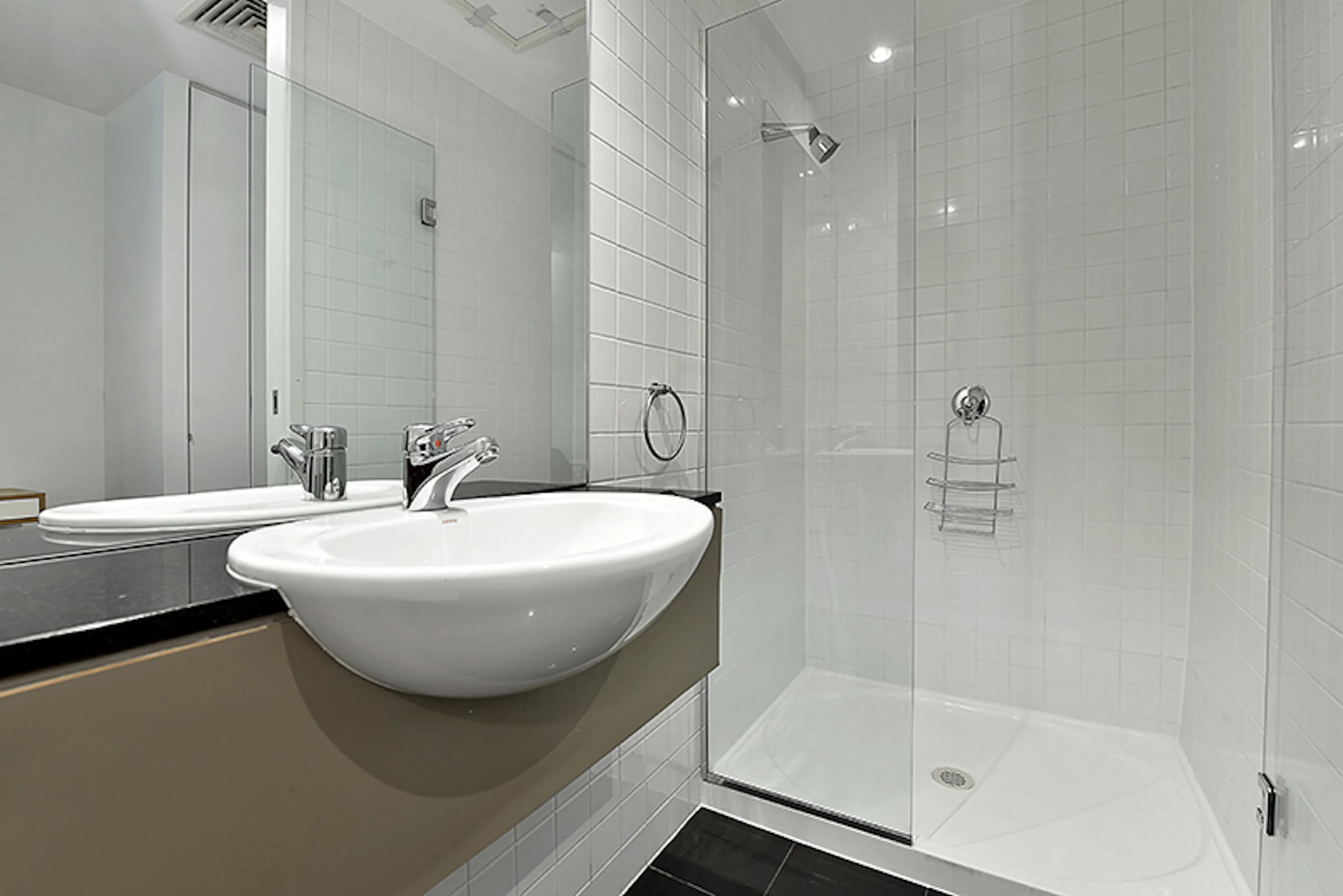 One bedroom apartment (808) BATHROOM 2