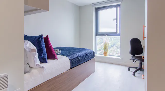 3 Bed Cluster En-suite room image 2