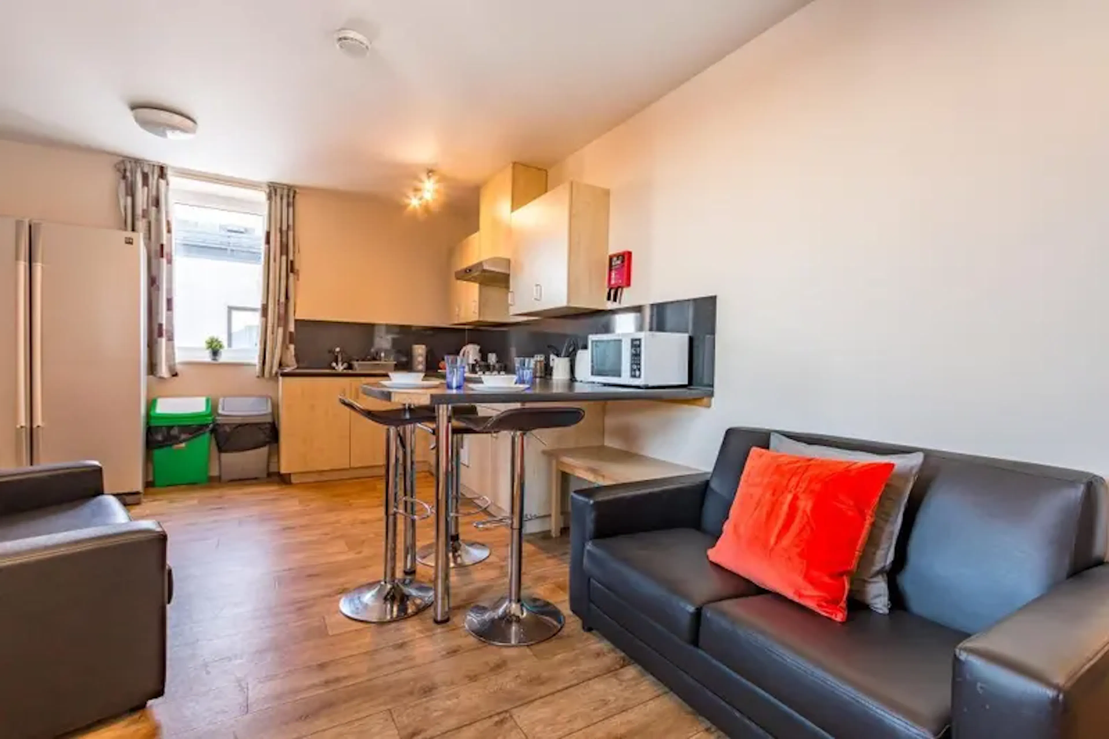 Classic 6 Bed Ensuite ROOM 1