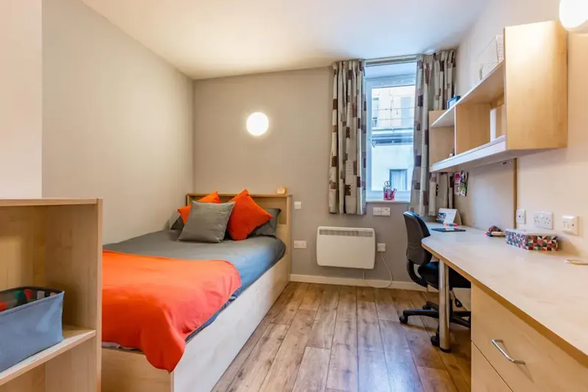 Classic 6 Bed Ensuite ROOM