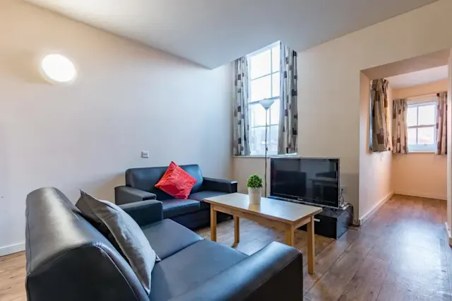 One-Bed Apartment room image 2