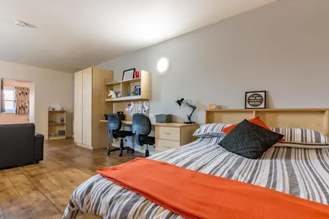 One-Bed Apartment room image 1