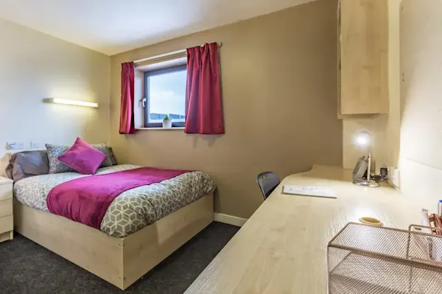 Classic 2 Bed Ensuite room image 1