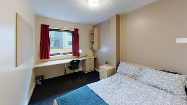 Classic 3 Bed Ensuite room image 1