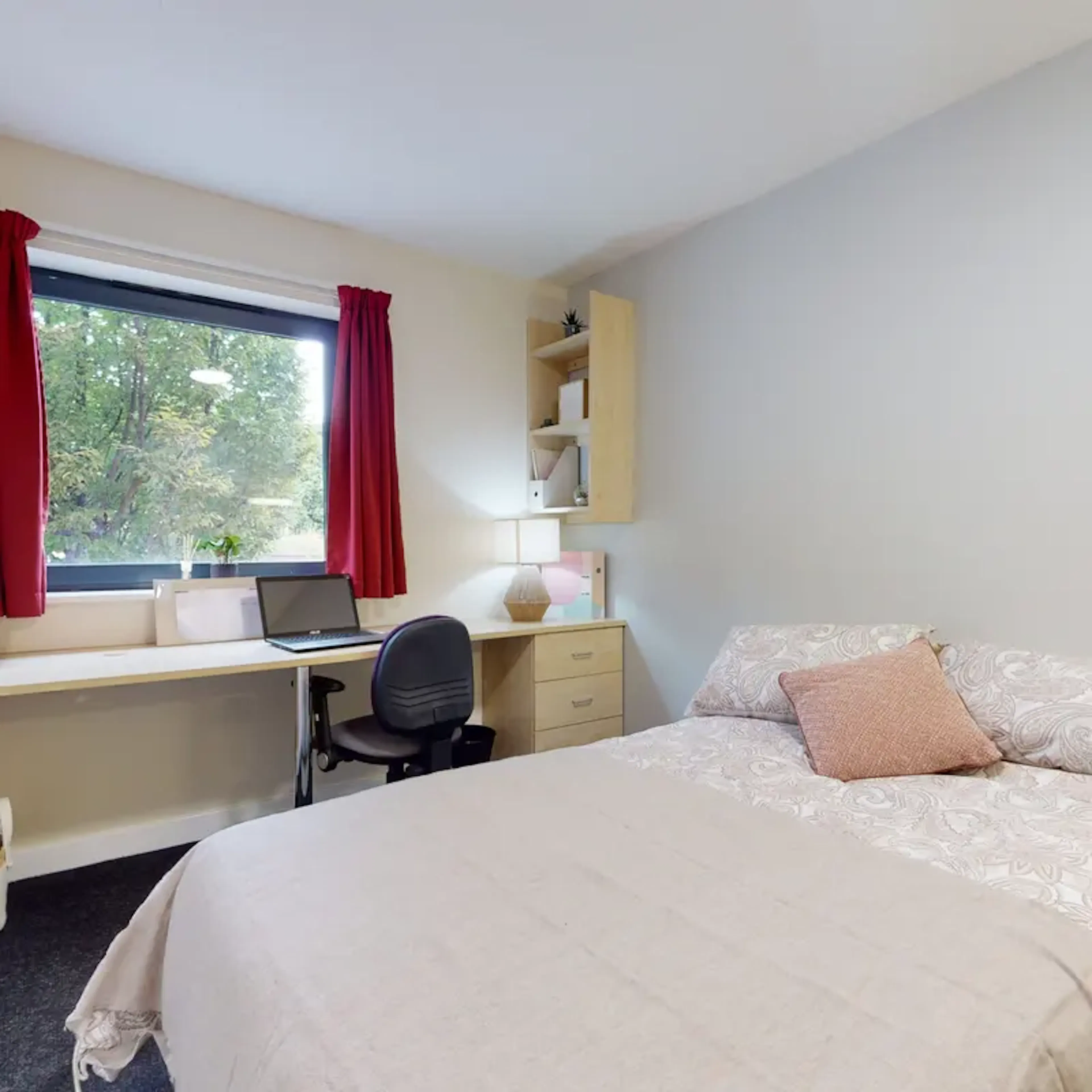 Classic 5 Bed Ensuite ROOM 1